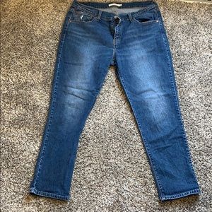 Levi’s boyfriend jeans